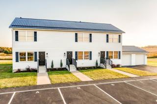 Cozy 2BR Condo w Private Patio - Vintage Charm - 3