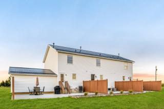 Boho Cleveland Bungalow - Sun-Drenched 2BR with Deck - 9