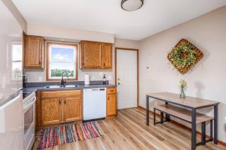 Boho Cleveland Bungalow - Sun-Drenched 2BR with Deck - 6