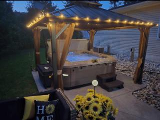 Petoskey Falls Escape-Hot Tub/Dogs/Petoskey/Boyne - 5