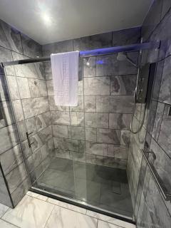 Elegant Portree Cottage with Hot Tub - 4