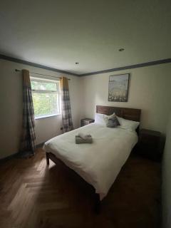 Elegant Portree Cottage with Hot Tub - 1