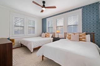 Hot Tub-Pool Table-Big Yard-Cooper Young Bungalow - 5