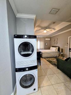 Cozy Green Apartment - 6