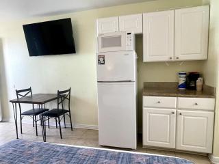 Beachgate Condo Suites and Hotel 421 condo - 9