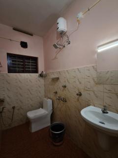 Blue Fox Inn Homestays - 8