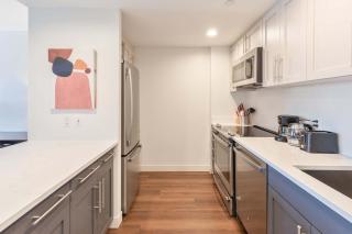 Modern Riverside Retreat Near Kendall Square - 9