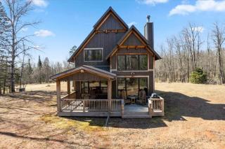 Luxury Lodge on 40 Private Acres • HUMM Sauna • Party Barn • - 3
