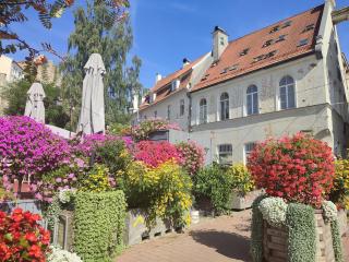 Sensual Old Town! Best location, Bath, keyless! - 8