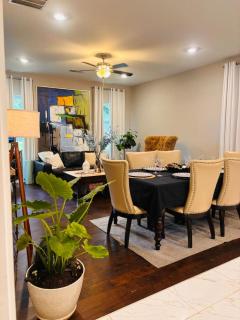 The Entertainment House Sleeps 8 Near Mall - 2