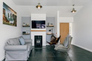 Beachfront bungalow by the sea, Nolton Haven, Pembrokeshire - 4
