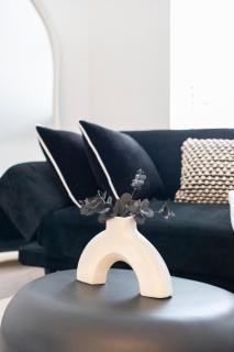 Lush 2 Bed Home I Free Parking I Near Chatham Dock - 1