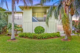Colorful condo w/shared pool, free WiFi, central A/C - close to the beach - 5