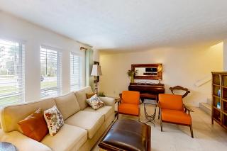 Two-story condo with pool, tennis & patio - 2 short blocks to the beach - 7