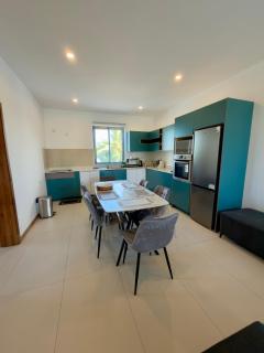 Modern 2-Bedroom Apartment with Pool, Lift and Parking Grand Baie - 7