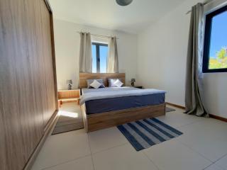 Modern 2-Bedroom Apartment with Pool, Lift and Parking Grand Baie - 1