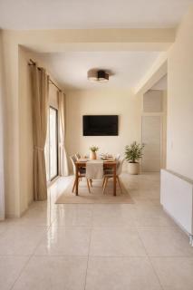 Grand Family Villa by the Sea - 7