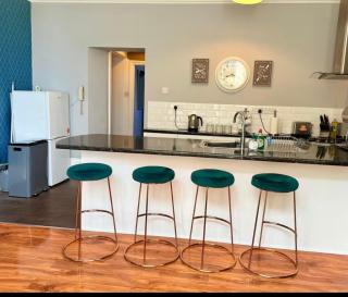 Prime location Clifton 2 bed self contained spacious garden apartment - 2