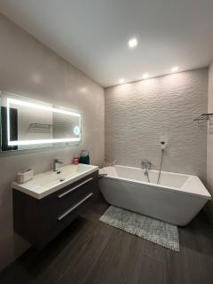 Bright Modern Apartment with Rooftop - 1