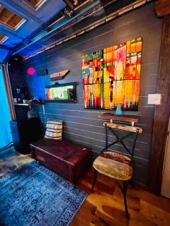 Artist Cabin -Book 2 nights get the 3rd on us! - 9