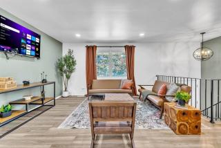 Modern Comfort Near Chicago | 4BR • Sleeps 10 • Pet-Friendly - 5