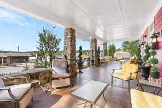 Dreams2Reality | Historic Branson Hotel - Serendipity Room - Downtown - 1