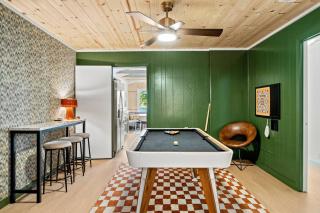 Hot Tub, Lake Views, Game Room, Kayaks, Cozy Vibes - 3