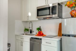 Great for Digital Nomads! Convenient Manteca Apt - 1