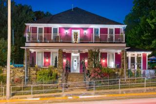 Dreams2Reality | Historic Branson Hotel - Heritage Room with Queen Bed - Downtown - 6