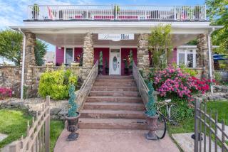 Dreams2Reality | Historic Branson Hotel - Heritage Room with Queen Bed - Downtown - 3