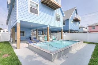 High-End 6 Bedroom I Heated Pool I Mins to Beach! - 0