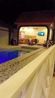 Heavenly ApHEARTment With a Swimming Pool - 4