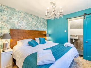 Hook & Hatchet - Uk48201 - 2