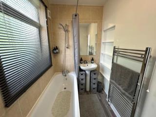 Relaxing 3-Bedroom Upper Maisonette with Garden - 4