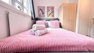 Family Friendly 3BR Flat near Finsbury Park with Lift Balcony Washer and Dryer - 9