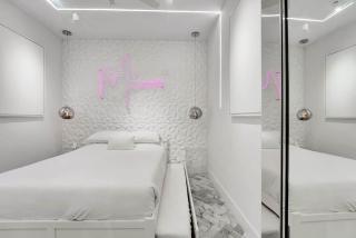 Versace Mansion Neighbor (Floor 1) Sleeps 9 - 5