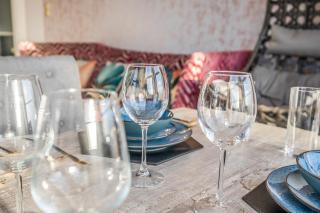 2 x The White House Apartments - on the Ring Road and 2 Mins To STANNERGATE PORTS - over 20 Locations in the City offered by Sunrise Short Lets Dundee - 3