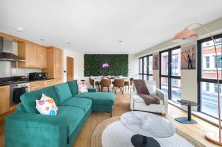Luxury 70sqm 1Bedroom in Hoxton Sq 4 Mins to Old Street Tube Station Sleeps 4 - 8
