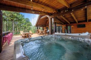 Stairway to Heaven Hot Tub Deck Sleeps 18 - 9