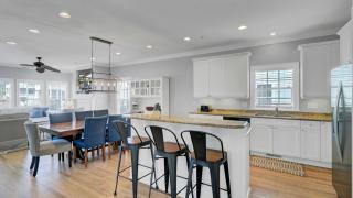 6 10th Avenue by AvantStay Steps to the Beach Pool 2691 sqft - Mount Pleasant - 3