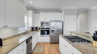 6 10th Avenue by AvantStay Steps to the Beach Pool 2691 sqft - Mount Pleasant - 1