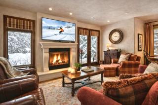 Ski-InSki-Out Townhome with 2-Bedrooms and private Hot tub Vintage on the Strand VIN-14 by KBM Resorts - 0