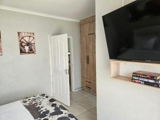 41 Fourth Road Guest House - 5