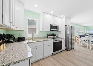 Oceanfront 5BR Home • Back Deck on the Beach • Cherry Grove • Momma’s Gift - 4