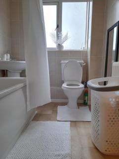 Four Bedrooms at 34 Forge Close - 8