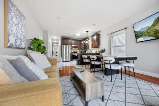 Sleeps 19 • 15ft Celings • Near NYC - 4
