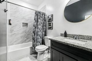 Spacious 5BR NOLA Loft Perfect for Groups - 7