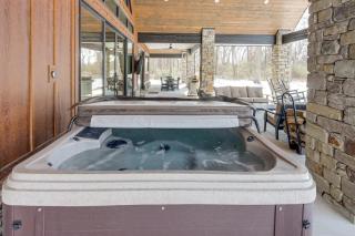 Lakefront Estate on 26 Acres Hot Tub and Games - 2