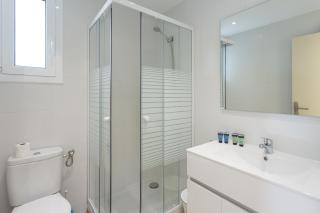 Contemporary Apartment Near Camp Nou and Fira Barcelona - 8