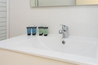 Contemporary Apartment Near Camp Nou and Fira Barcelona - 7